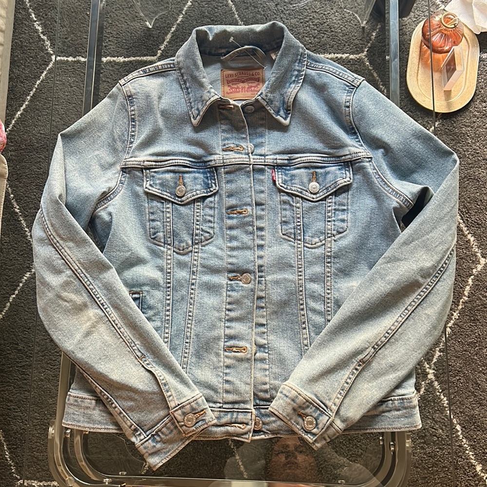 Levi’s denim jacket size large